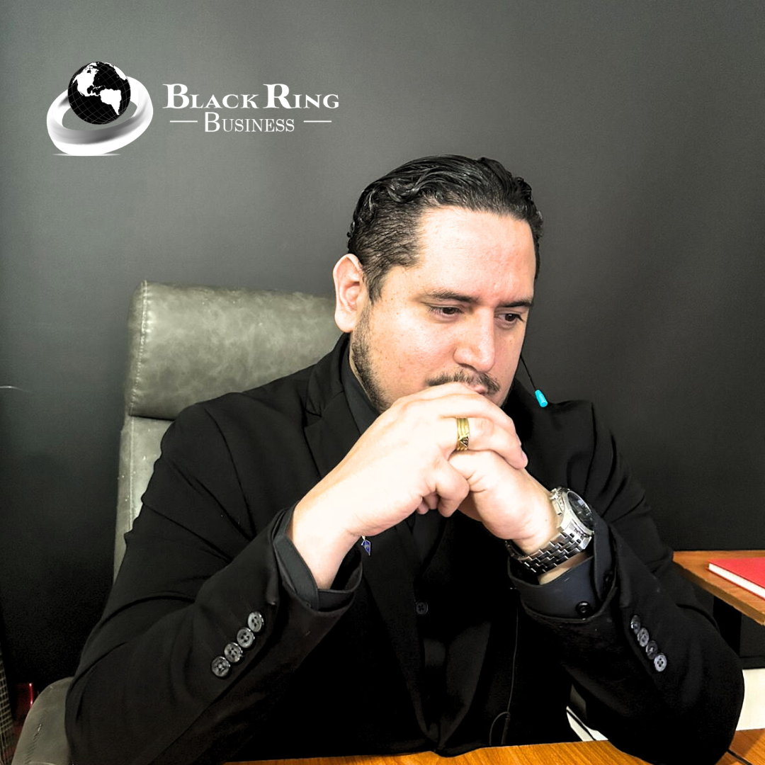 Ramón Maldonado impartiendo capacitación de IA a equipo directivo en Guadalajara